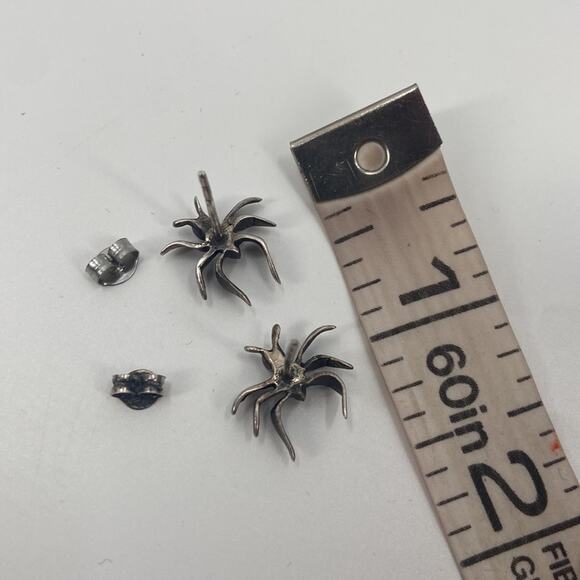 Sterling silver spider stud earrings - Picture 4 of 4